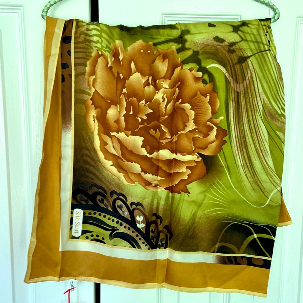 Silk scarf NWT